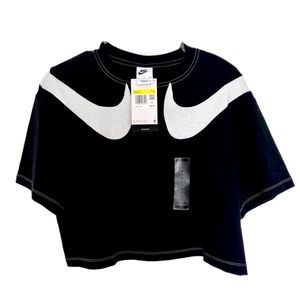 Women’s Nike crop top. Size Small NWT